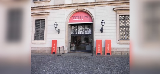 Eingang der Ausstellung im Palazzo Reale